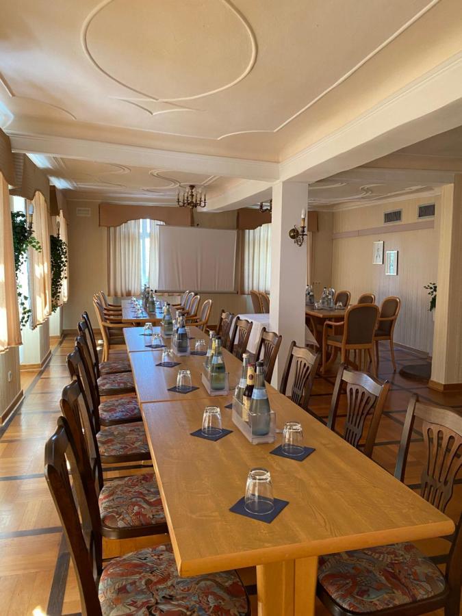 & Restaurant Zum Riesen 3* Wallduern