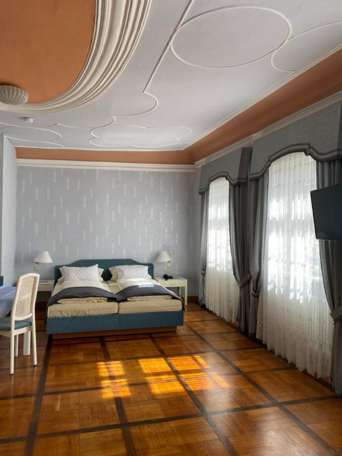 & Restaurant Zum Riesen Wallduern